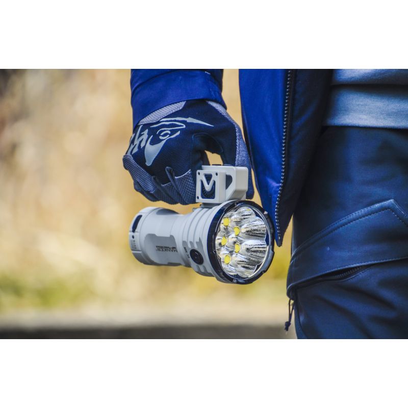 Manker MK38 mångsidig LED-ficklampa med 8x XHP70.2 41500 lumen långt kastavstånd avancerad digital optik