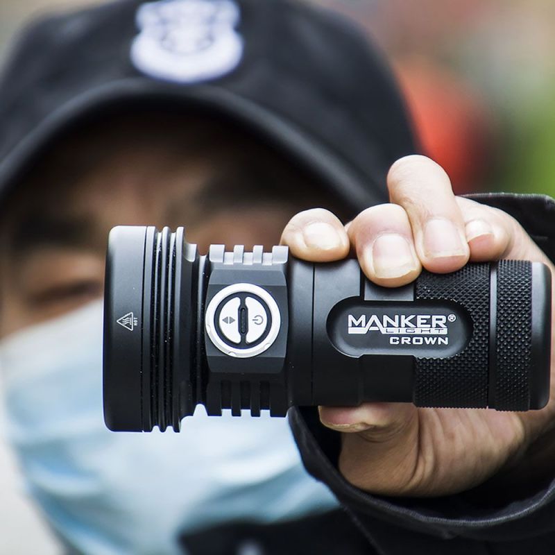 Manker CROWN 5000 lumen 900 meter strålavstånd högprestanda LED zoombar ficklampa utomhusutrustning