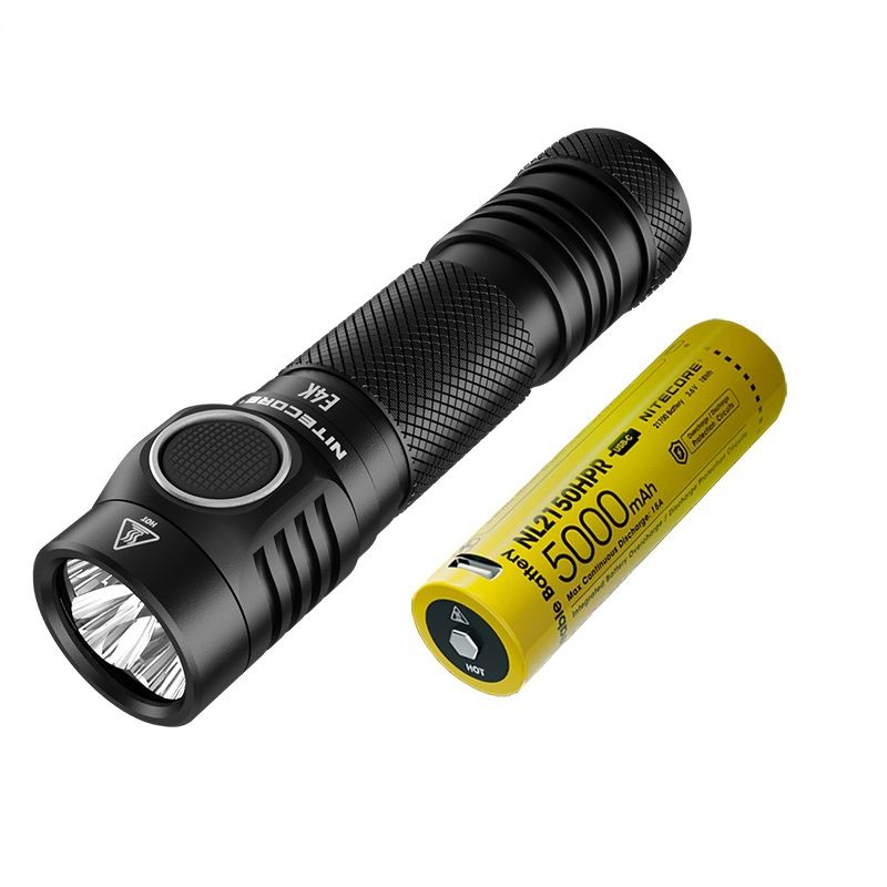 Upptäck Nitecore E4K Ficklampa 4400 Lumen vattentät och kompakt design perfekt för utomhusbelysning