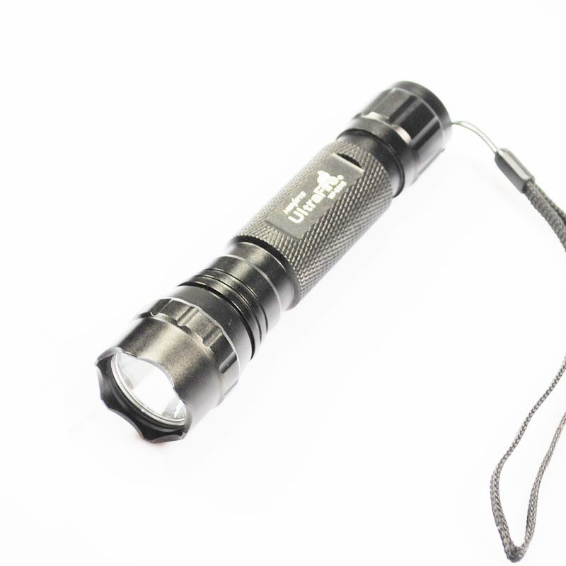 Utforska Ultrafire WF-501B U2 LED-ficklampa 1300 lumen fem lägen perfekt för camping äventyr och nödsituationer