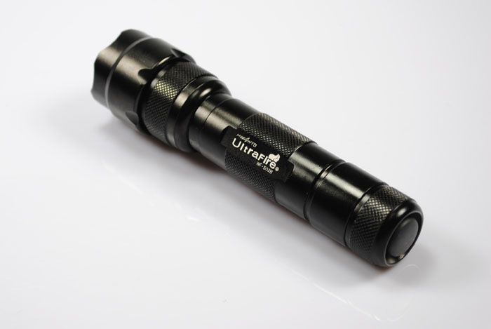 Ultrafire WF-502B LED-ficklampa 1300 lumen svart 1-läge för friluftsliv hållbar konstruktion bärbar