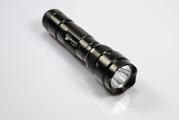 Ultrafire WF-502B LED-ficklampa 1300 lumen svart 1-läge för friluftsliv hållbar konstruktion bärbar