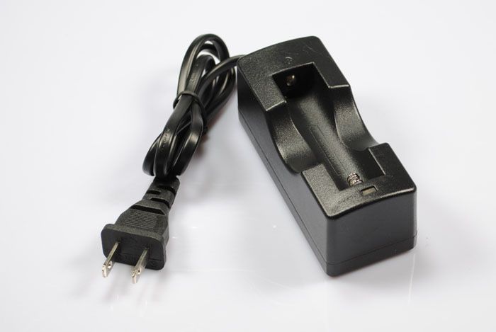 Upptäck Singel 18650 batteriladdare kompakt säker laddare för snabb och effektiv laddning perfekt för resor och vardag