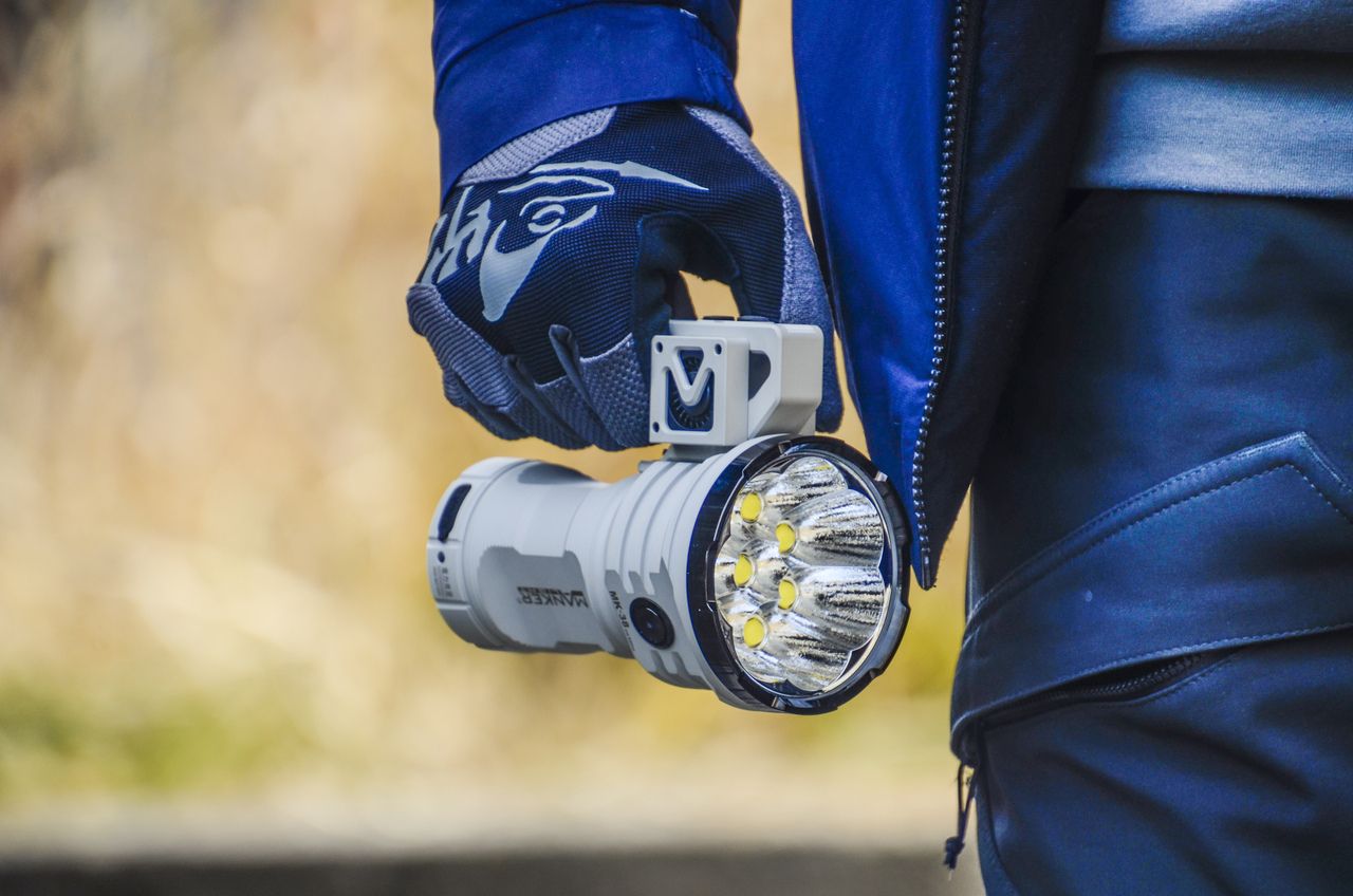 Manker MK38 LED-ficklampa 41500 lumen lång räckvidd hållbar mångsidig för camping och nödsituationer
