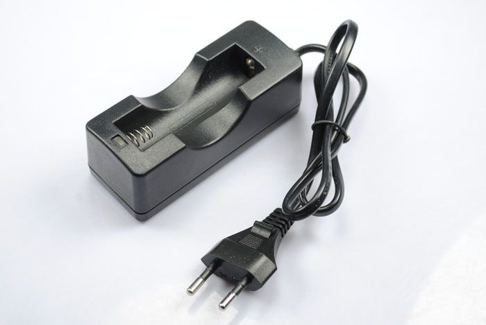 Upptäck Singel 18650 batteriladdare kompakt säker laddare för snabb och effektiv laddning perfekt för resor och vardag