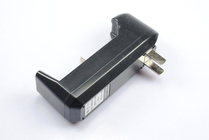 UltraFire Singelcellsladdare för 18650 16340 AA AAA CR123A uppladdningsbart batteri mångsidig och bärbar