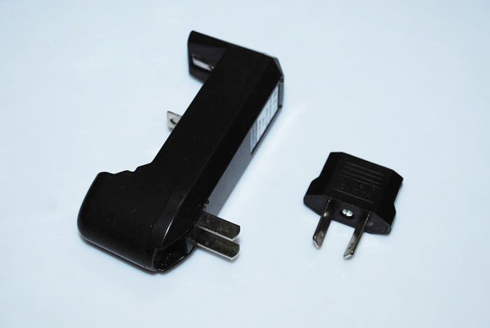 UltraFire Singelcellsladdare för 18650 16340 AA AAA CR123A uppladdningsbart batteri mångsidig och bärbar