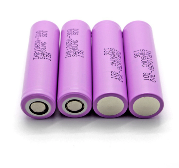 30Q 18650 Uppladdningsbart Litiumjonbatteri 3000mAh 3.7V 4-pack för Ficklampa, Vape, Elverktyg