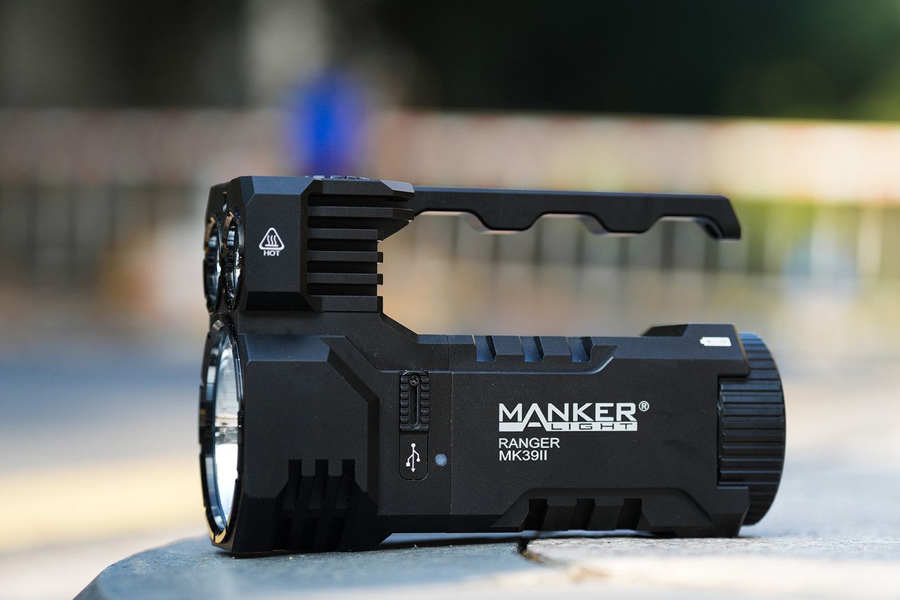 Manker Ranger MK39 II Hållbar Ficklampa Combo Spotlight Floodlight USB Laddningsbar för Vandring och Camping