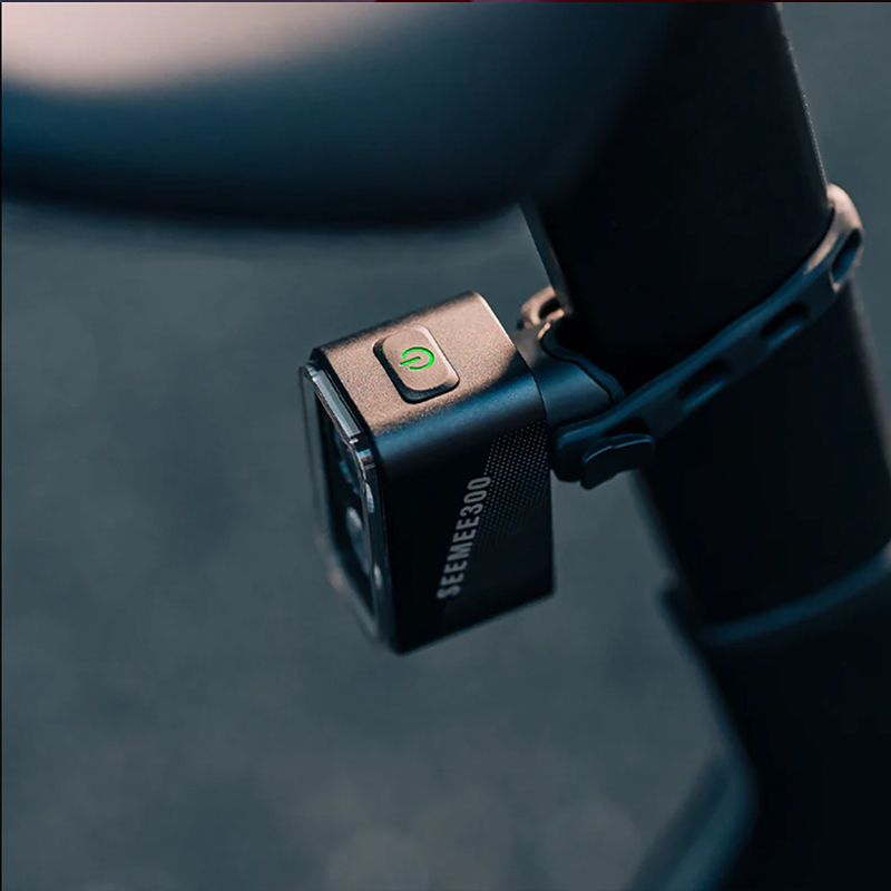Magicshine SEEMEE300 Smart bakljus med 300 lumen, 360° synlighet, IPX6 vattentät, cykelsäkerhetsljus