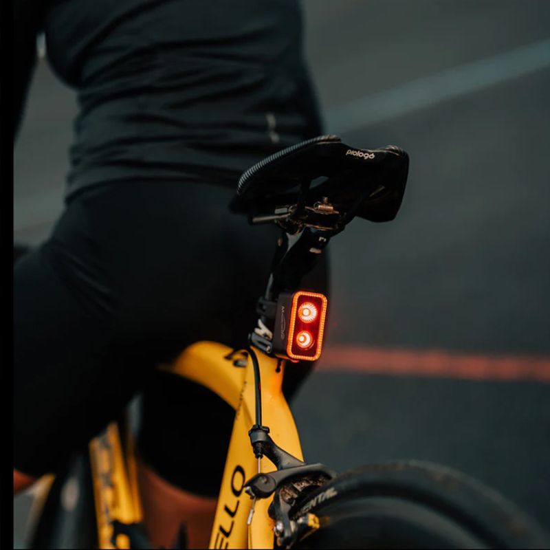 Magicshine SEEMEE300 Smart bakljus med 300 lumen, 360° synlighet, IPX6 vattentät, cykelsäkerhetsljus