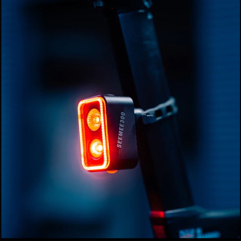 Magicshine SEEMEE300 Smart bakljus med 300 lumen, 360° synlighet, IPX6 vattentät, cykelsäkerhetsljus