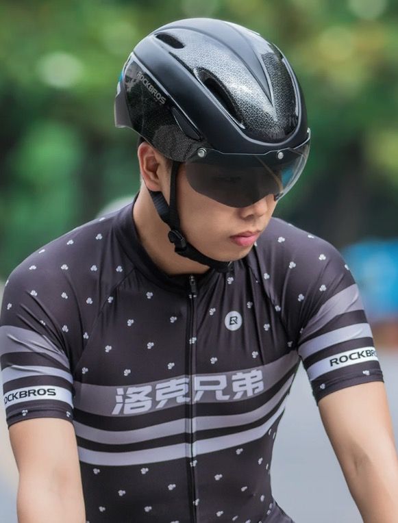 ROCKBROS cykelhjälm ultralätt design med integrerat LED-ljus magnetiska glasögon bekväm och säker