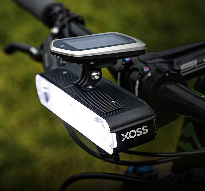 XOSS XL3000 Cykellampa 3000 Lumen Vattentät Uppladdningsbar Strålkastare för Nattcykling Cykelsäkerhet